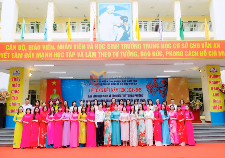 Tập thể cán bộ, giáo viên, nhân viên Trường THCS Chu Văn An năng động, tâm huyết, sáng tạo.