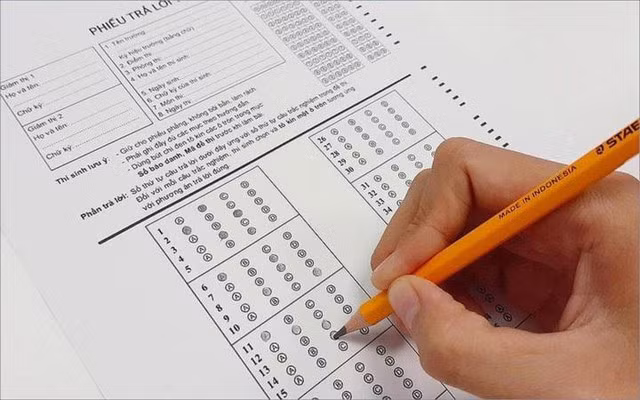 Thí sinh cần đặc biệt lưu ý các bước quan trọng khi làm bài thi trắc nghiệm tốt nghiệp THPT 2025 để tránh những sai sót đáng tiếc dẫn đến điểm liệt. Ảnh minh họa