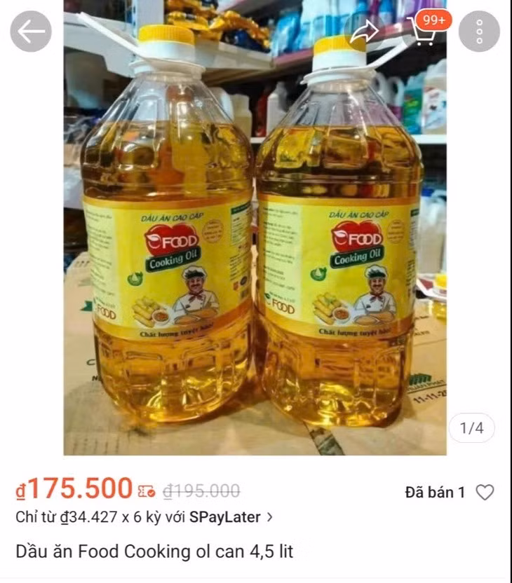Trong ngày 24.6 cho thấy các sản phẩm mang nhãn hiệu Ofood Cooking Oil vẫn được rao bán công khai trên Shopee, Tiki, Lazada và nhiều sàn thương mại điện tử khác. Chỉ đến sáng 25.6 tức gần 3 tuần sau cảnh báo chính thức những sản phẩm này mới bắt đầu biến mất khỏi các “chợ mạng”. Ảnh: Quỳnh Trang