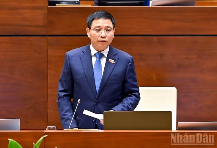 Bộ trưởng Tài chính Nguyễn Văn Thắng trả lời chất vấn của các đại biểu Quốc hội. (Ảnh: DUY LINH)