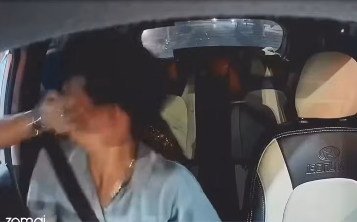 Nam tài xế bị tát vào mặt - Ảnh cắt từ clip