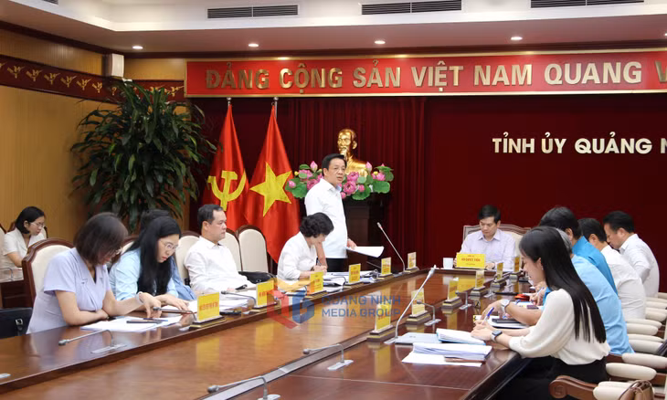Đồng chí Nguyễn Văn Hồi, Chủ tịch Ủy ban MTTQ tỉnh, phát biểu tại hội nghị.