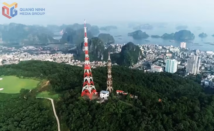Trạm phát sóng tại khu vực cột 5 (Trung tâm Truyền thông tỉnh) được đầu tư hiện đại, đáp ứng tốt nhu cầu truyền dẫn tín hiệu, phục vụ công tác thông tin tuyên truyền và phát sóng ổn định.