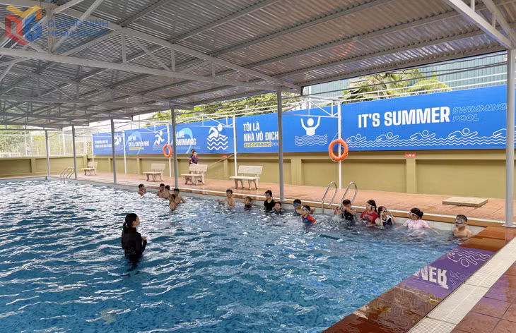 Giờ học bơi của học sinh Trường Đoàn Thị Điểm Hạ Long (tháng 5/2025).
