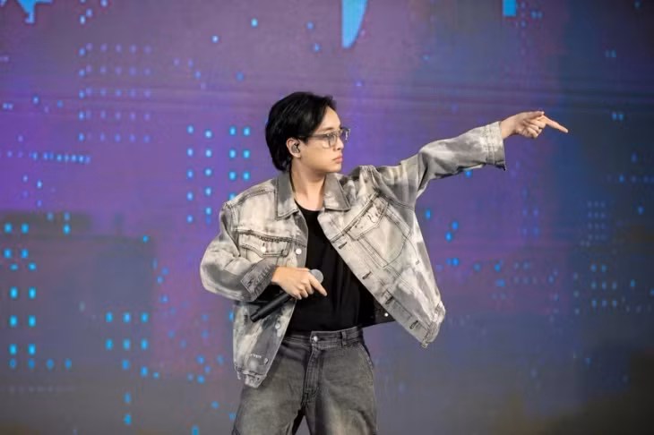 JustaTee tiếp tục trung thành với âm nhạc R&amp;B. Ảnh: FBNV.