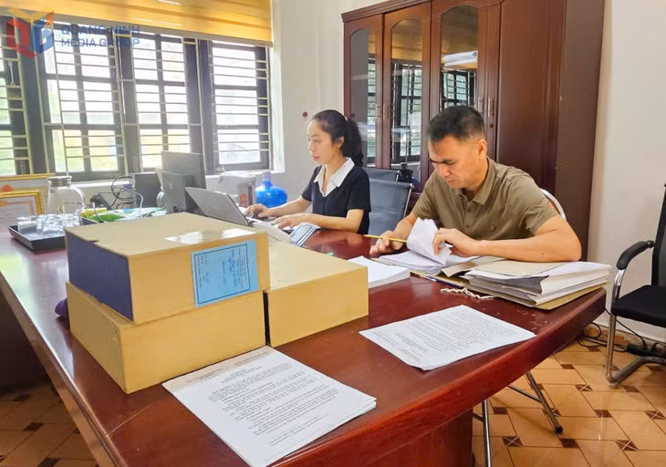 Văn phòng Huyện ủy Ba Chẽ thực hiện số hóa tài liệu.