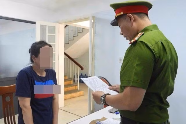 Đối tượng N.T.H bị bắt giữ vì lừa đảo chiếm đoạt 2 tỷ đồng của bị hại.