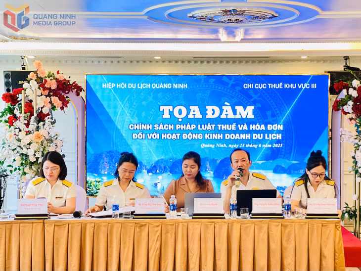 Các doanh nghiệp dịch vụ du lịch và đại diện Chi cục Thuế khu vực III chia sẻ, giải đáp vướng mắc liên quan đến việc thực thi pháp luật về Thuế.