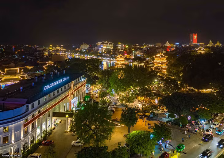 … tạo nên khung cảnh thu hút du khách, đặc biệt vào cuối tuần. Ảnh: Nguyễn Thế Dương