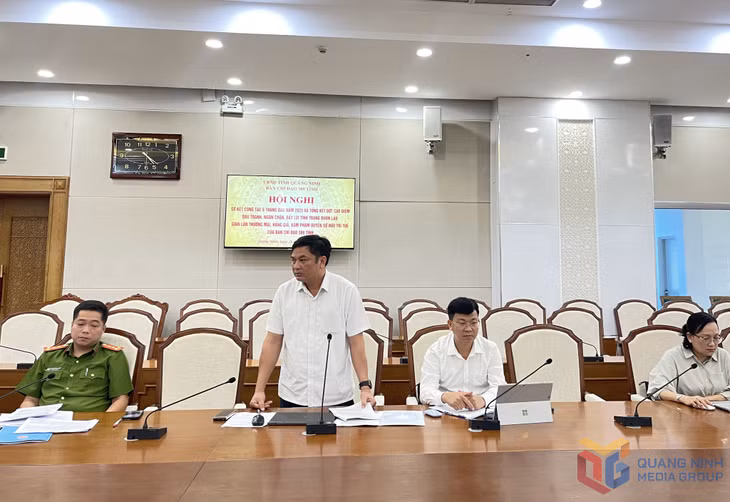Lãnh đạo TP Móng Cái phát biểu ý kiến tại hội nghị.