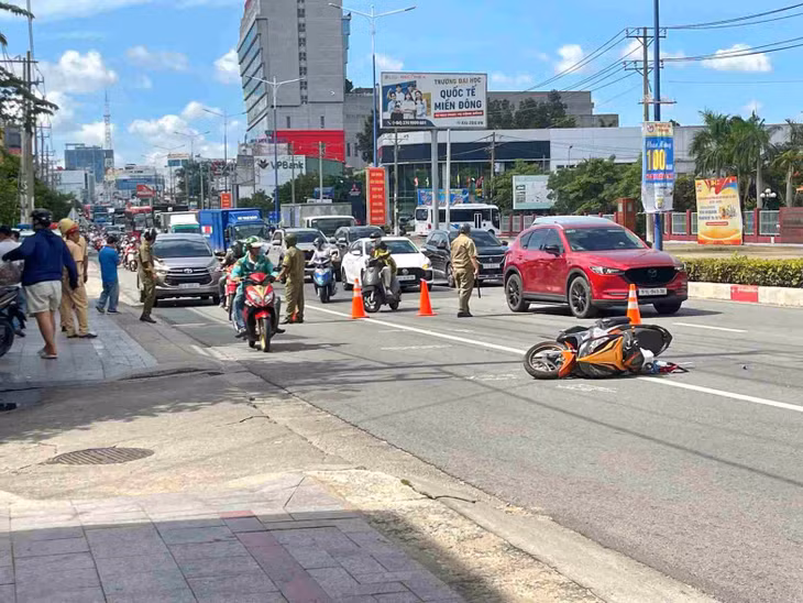Vụ tai nạn khiến giao thông qua khu vực bị ảnh hưởng. Ảnh: Đình Trọng
