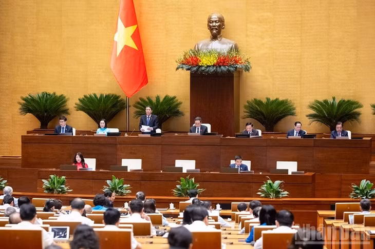 Quang cảnh phiên họp. (Ảnh: DUY LINH)