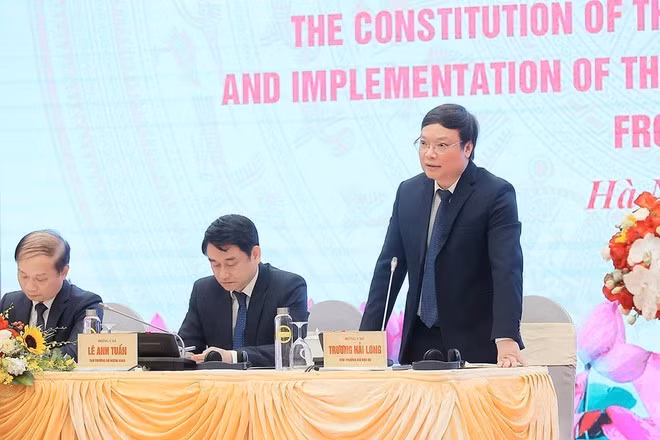 Thứ trưởng Bộ Nội vụ Trương Hải Long trả lời câu hỏi của các cơ quan báo chí trong và ngoài nước. (Ảnh: An Đăng/TTXVN)