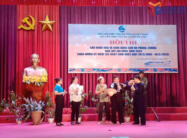 Hội LHPN huyện Ba Chẽ tổ chức Hội thi sâu khấu hóa về Phòng chống bạo lực gia đình năm 2025. Ảnh: Vân Anh