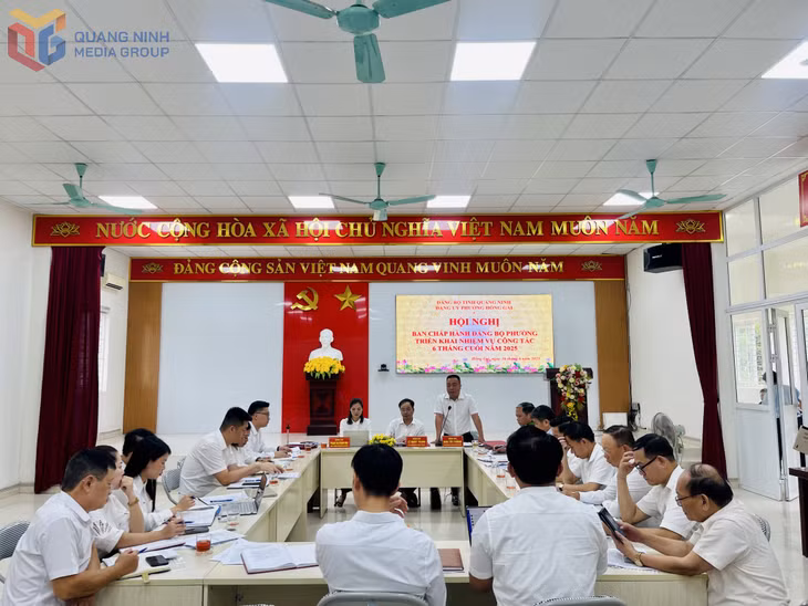 Đảng uỷ phường Hồng Gai tổ chức hội nghị thảo luận, cho ý kiến đối với một số nội dung quan trọng phục vụ công tác lãnh đạo, chỉ đạo sau khi thực hiện mô hình chính quyền địa phương 2 cấp.