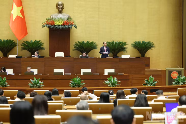 Phó Chủ tịch Quốc hội Trần Quang Phương điều hành nội dung phiên họp. (Ảnh: DUY LINH)