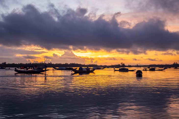 Phá Tam Giang – một trong những hệ đầm phá nước lợ lớn bậc nhất Đông Nam Á – trải dài qua thị xã Hương Trà, huyện Phong Điền và huyện Quảng Điền, thuộc thành phố Huế. Ảnh: Xuân Đạt