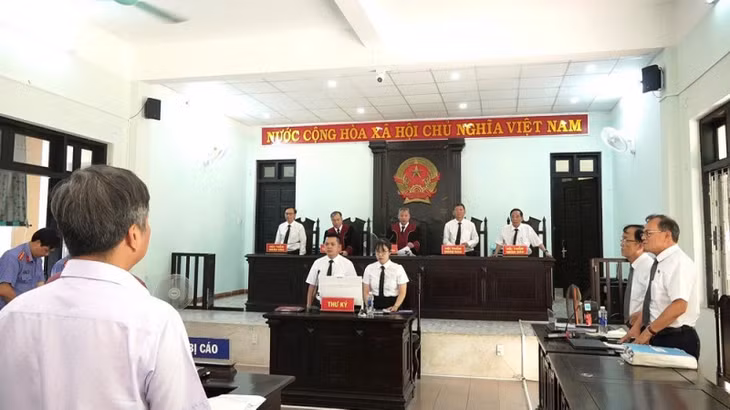 Nguyên cả Ban Giám đốc TTĐK xe cơ giới Thừa Thiên Huế lãnh án về tội "Nhận hối lộ".