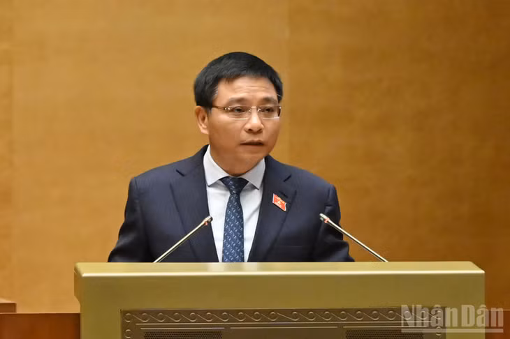 Bộ trưởng Tài chính Nguyễn Văn Thắng báo cáo tiếp thu, giải trình, chỉnh lý dự thảo Luật trước khi Quốc hội bấm nút thông qua. (Ảnh: THỦY NGUYÊN)