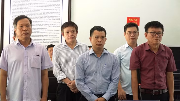 Các bị cáo tại phiên tòa xét xử sơ thẩm.