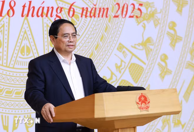 Thủ tướng Phạm Minh Chính chủ trì Hội nghị toàn quốc về công tác tổ chức Kỳ thi tốt nghiệp Trung học phổ thông năm 2025. (Ảnh: Dương Giang/TTXVN)