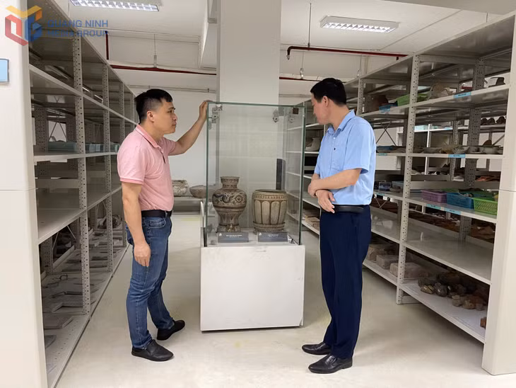 8 Bảo vật Quốc gia chưa được trưng bày cố định, hiện đang được bảo quản chặt chẽ tại kho cơ sở của Bảo tàng.