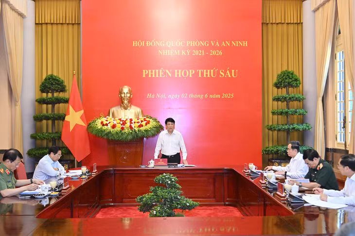 Các đại biểu dự phiên họp.