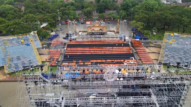 Sân khấu ngoài trời đêm Chung kết cuộc thi Hoa hậu Việt Nam 2024 đã buộc phải tháo dỡ do mưa bão. (Ảnh: BTC)