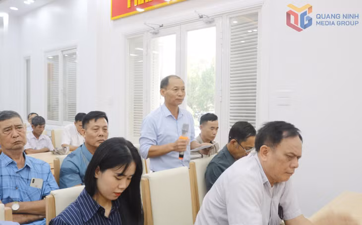 Đại biểu cử tri Móng Cái phát biểu tại hội nghị.