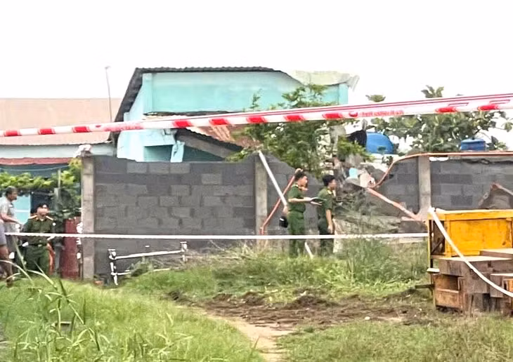 Hiện trường vụ sập tường - Ảnh: N.T.B.