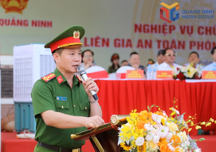Đại tá Lê Hồng Vân, Phó Giám đốc Công an tỉnh phát biểu tại hội thi.