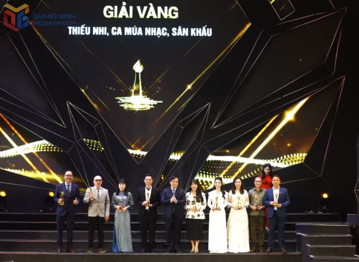 Liên hoan Truyền hình toàn quốc lần thứ 42 đã vinh danh 54 tác phẩm xuất sắc nhất được trao giải Vàng,