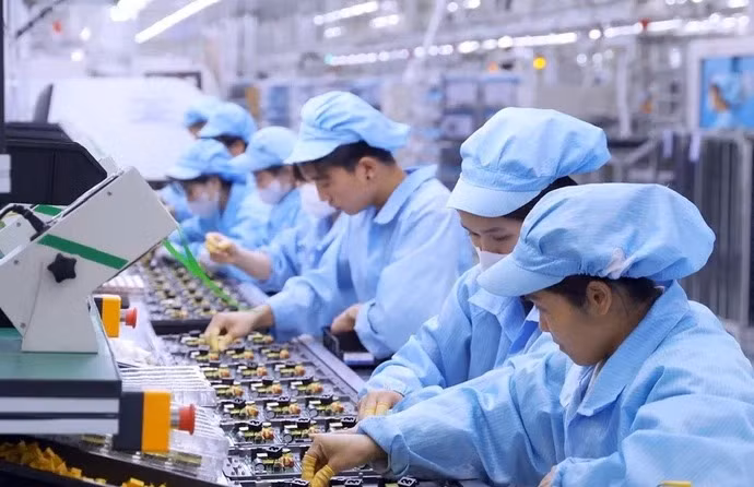 Người lao động sản xuất trong nhà máy của Công ty TNHH LITEON VN - Ảnh: LITEON VN