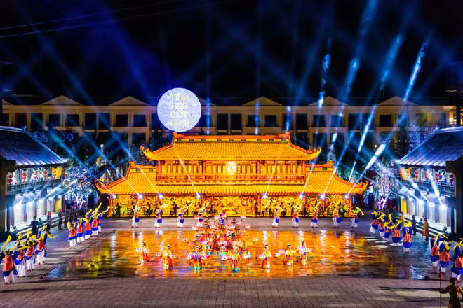 Du lịch đêm Phú Quốc với các điểm nhấn chương trình biểu diễn nghệ thuật. (Ảnh: CTV/Vietnam+)