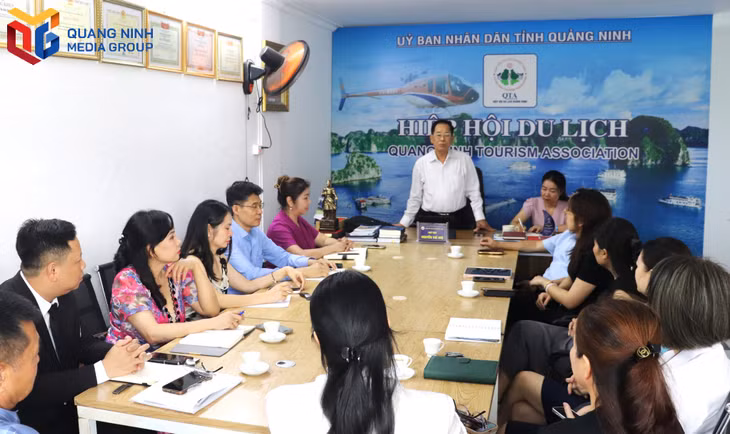 Quang cảnh cuộc họp.