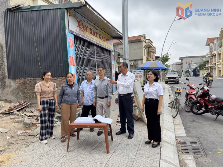 Ủy ban MTTQ phường Thanh Sơn (TP Uông Bí) tuyên truyền, vận động nhân dân khu 8 chung tay xây dựng đô thị văn minh.