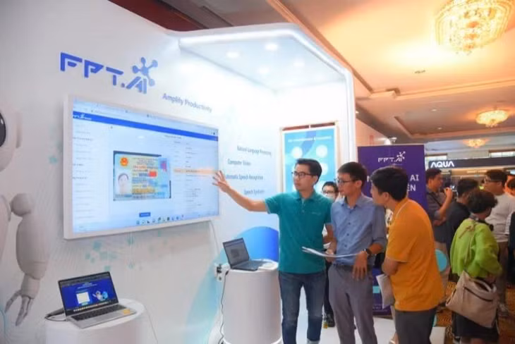 Khách hàng trải nghiệm công nghệ AI của Tập đoàn FPT. (Ảnh TẬP ĐOÀN FPT )