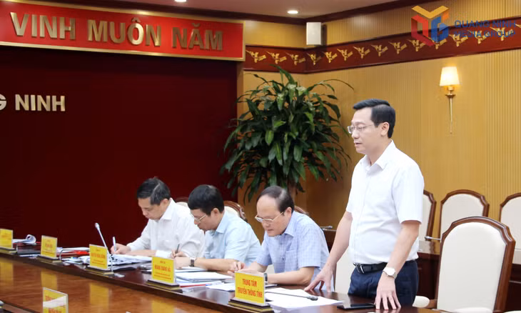 Đồng chí Nguyễn Thế Lãm, Giám đốc Trung tâm Truyền thông tỉnh, phát biểu tại hội nghị.