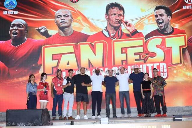 Đêm Fan Fest cùng các huyền thoại Manchester United tại Đà Nẵng ngày 26.6.2025. Ảnh: Thu Giang
