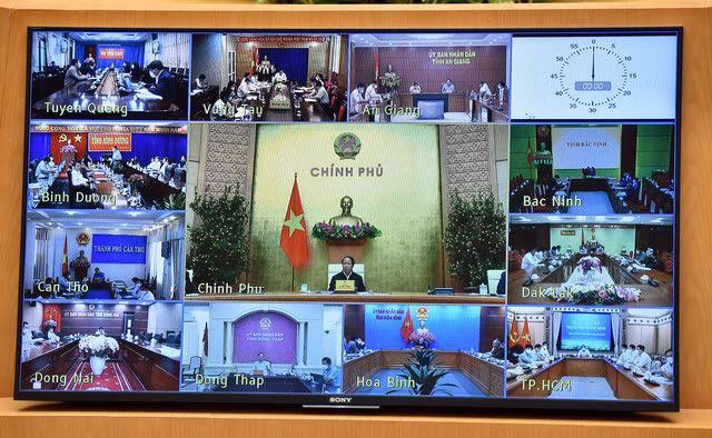 Cuộc họp có sự tham dự của 22 tỉnh, thành phố tại các đầu cầu trực tuyến. Ảnh: VGP/Đức Tuân