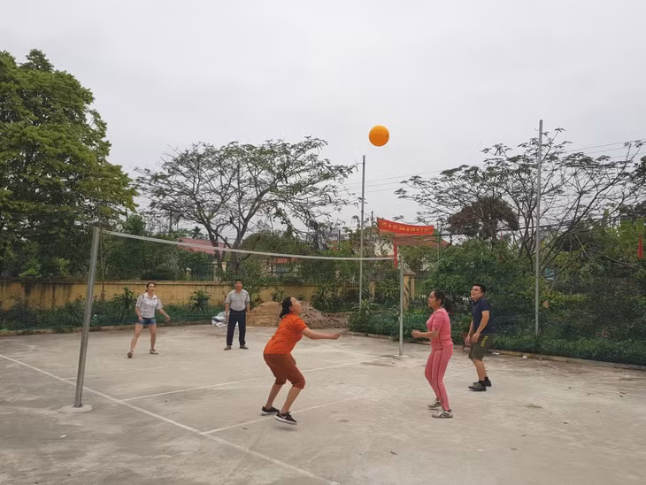 Người dân xã Quảng Thành, huyện Hải Hà tham gia thể dục thể thao rèn luyện sức khỏe.