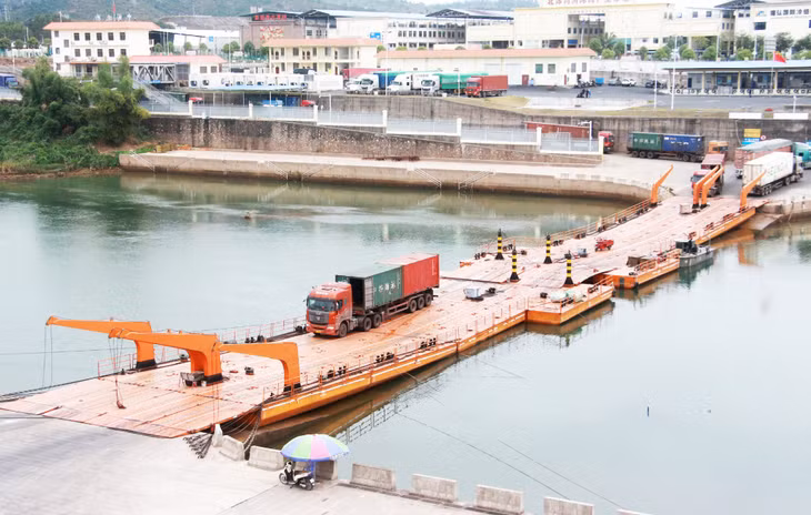 Hoạt động XNK tại lối mở Km3+4 Hải Yên (TP Móng Cái). Ảnh Minh: Đức