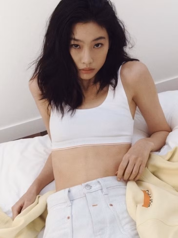 9. Jung Ho Yeon: Người mẫu 9x là trường hợp đặc biệt trong danh sách vì gia tài phim của cô chỉ vỏn vẹn một tác phẩm, là "Trò chơi con mực" - bộ phim ăn khách nhất Netflix tính đến thời điểm hiện tại.