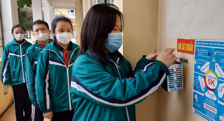 Học sinh Trường THCS Lê Quý Đôn thực hiện nghiêm túc quy định 5K của Bộ Y tế.