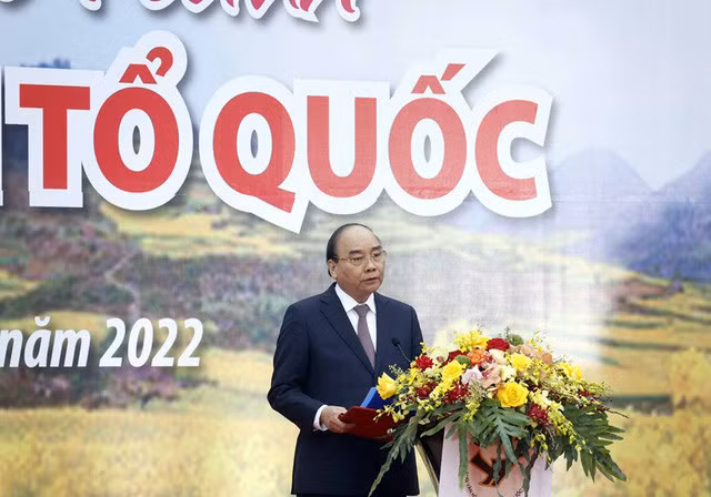 Chủ tịch nước Nguyễn Xuân Phúc: "Dù ở đồng bằng hay miền núi, biên giới hay hải đảo, trong nước hay nước ngoài, dù khác nhau về tín ngưỡng, tôn giáo, nhân dân ta đều một lòng hướng về nguồn cội, quê hương, đất nước". Ảnh: TTXVN