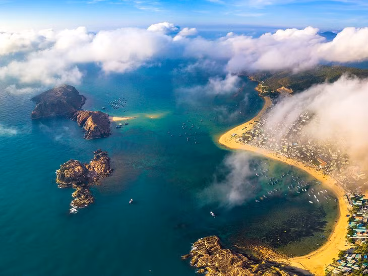 Xã đảo Nhơn Hải, TP.Quy Nhơn - một làng chài yên bình đang trở thành điểm đến của nhiều du khách. Ảnh: Nguyễn Phước Hoài