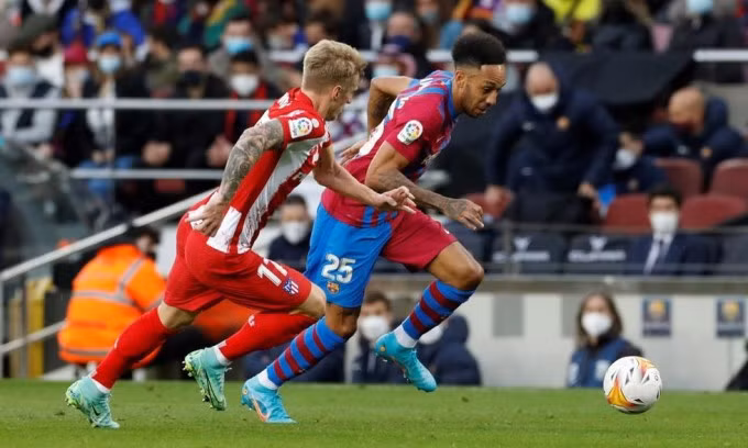 Aubameyang ra mắt trong màu áo Barca sau khi chuyển đến từ Arsenal. Ảnh: EFE.