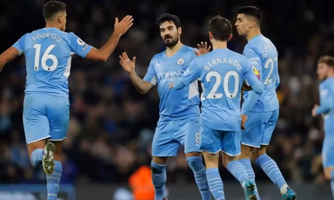 Gundogan gỡ hòa cho Man City sau sai lầm của Lloris. Ảnh: Observer.