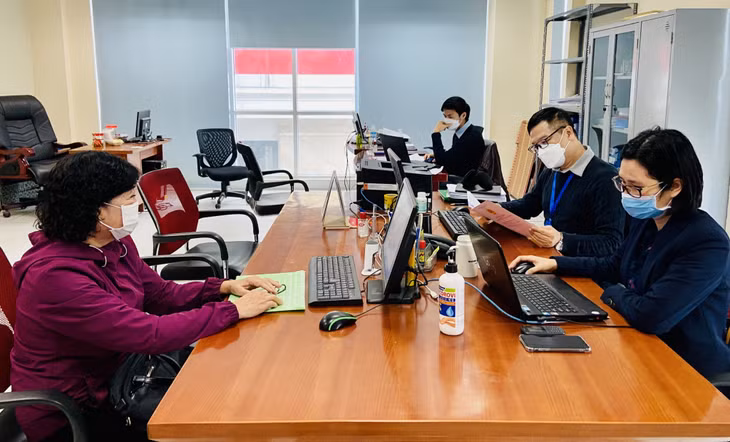 Bộ phận giám sát của Trung tâm Hành chính công thành phố tổ chức tiếp công dân để giải quyết các kiến nghị của công dân liên quan đến việc chưa nhận được thông báo thuế.