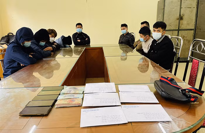 Các đối tượng và tang vật trong dự án.